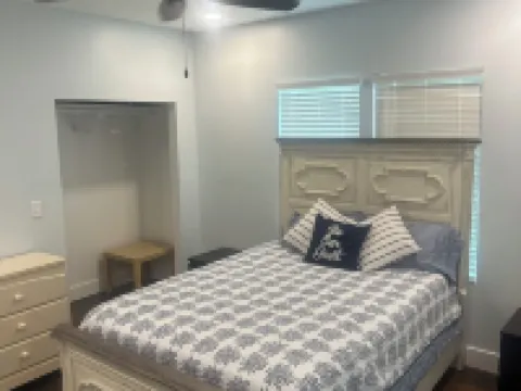 Downtown Dream-Renovated historic 1930s house-walking distance to DT Carrabelle! Hotels in Carrabelle