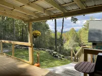 Twin Oaks at Linville, Private, Newly remodeled!