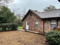 Quaint Hideaway sleeps up to 6 near the beaches