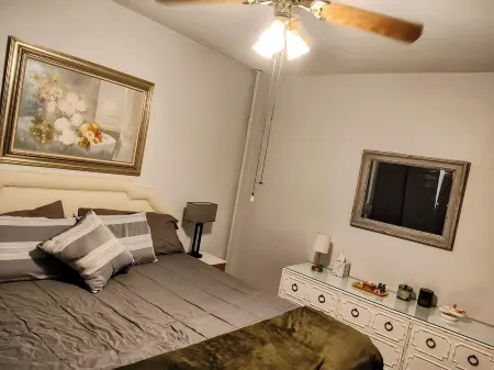 Spacious 7-bedroom house across from University and close to Downtown Lock Haven Отели в г. Лок Хейвен