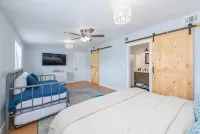 Palm Beach Charming Home Mins from Beach Hotels near Marshalls