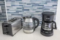 Stunning Ocean View/ Exquisite Renovated Studio/King Bed/Walk to Beach