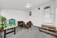 Charming 2-bedroom apartment near airport  in peaceful Cheektowaga