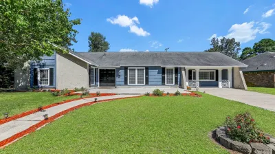 Cozy and Comfortable 3-Bedroom House - Perfect for Your Next Vacation!!!!!!!!!!! Hotels near Publix Super Market at Largo Plaza