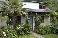 Cottage - Beautiful & Tranquil Location -Dogs Welcome - Extra 10 Pounds Per Stay Hotels near Grimsby Auditorium