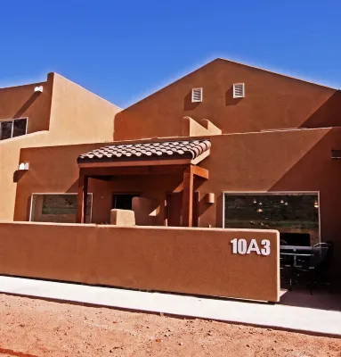 Beautiful Townhome adjacent to the Pool and Hotub