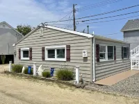 Delightful 2-Bedroom Beach Cottage in OBIII Hotels near Ocean County Library