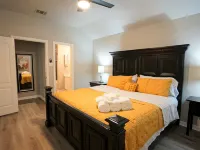4 Bedroom-2 King Beds GREAT location, minutes to AT&T Stadium and DFW Airport! Отели в г. Юлесс