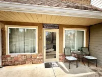 Haven at Hazel~Downtown Bungalow, cozy quarters for up to four, farmhouse chic. Hotele w: Demorest