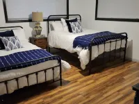 Cottage in the woods. In a safe gated community near Lake Catherine. Hotels in Hot Spring County