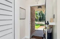 Mangrove Cove: Home With Private Beach Access
