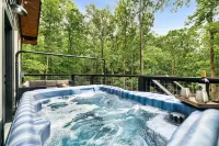 Family Cabin! Hot Tub+Firepit,Dollywood, Mini Golf-