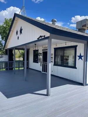 Lake House Cabin is less than 3 Miles from the Roosevelt Lake