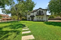 Beautiful Gated Home with Pool! Hotels near Mesmerize