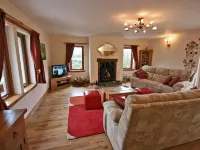 Luxury lodge situated idyllically on the edge of a small working farm