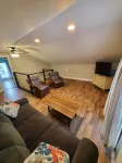 Comfortable 3 Bedroom Home, Free Parking, WIFI