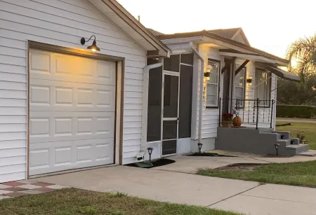 Reduced No clean fee Central to Tavares and Mt Dora  Fish, Shop, art, music