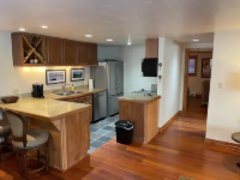 COZY AND PEACEFUL WEST VAIL, HUGE PRIVATE DECK, WALK TO BUS STOP