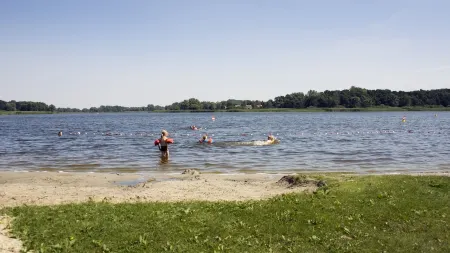 Spacious house with lake view, garden and rowing boat on the Beetzsee