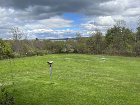 Seneca Lake View Retreat sits secluded on a 2 acre lot. Отели в г. Майло