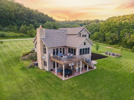 Golden Meadows Escape: A Luxurious Country Retreat