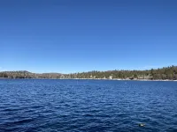 Mordern mountain cabin close to lakes and ski resorts with stunning views. Hotels in Running Springs