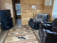 Cozy 2 bedroom Log Cabin Hotel a Southeast McKenzie
