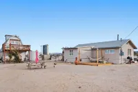 Vintage Joshua Tree Park Gem! Old Dale Ranch Retreat on private 5 acres. Hotels near Sky’s The Limit Observatory and Nature Center