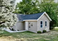 Cute tiny home with everything you need! Hotels near University of Northern Iowa