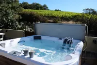 Modern Sonoma Home! Beautiful Views, Hot Tub.  Relax on The Patio, Wine Country!