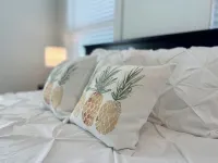 The View! Hidden Gem! Pristine! Quiet Retreat! Charming! Go fish! Dock a boat!