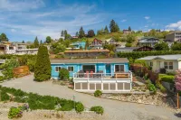 Lake View Home w/Hot Tub, 2 Blocks to Downtown Manson