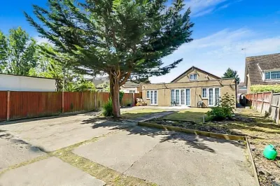Luxury 7 beds 5 baths detached house with parking