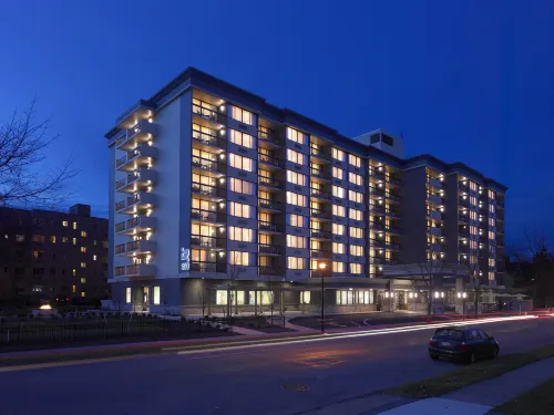 The Strathallan Rochester Hotel & Spa - a DoubleTree by Hilton فنادق في روتشستر