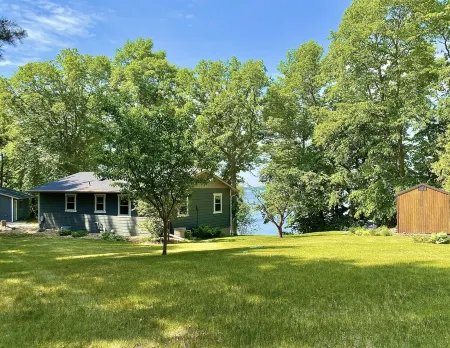 Cabin on Gorgeous Lake Ida, Near the Carlos Creek Winery!
