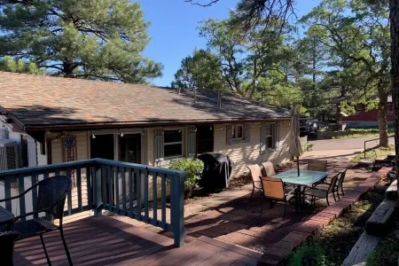 Hillside Cottage In The Pines With Great Views Отели в г. Уильямс