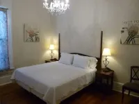NEAR FRENCH QUARTER, 4 or 8  King beds, Sleeps 8 - 16 - safest area