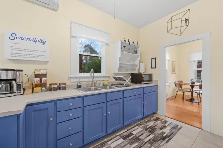 Charming house two blocks from downtown Ashland