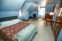 Large, kid friendly, private home on a brick street, 10 mins from downtown