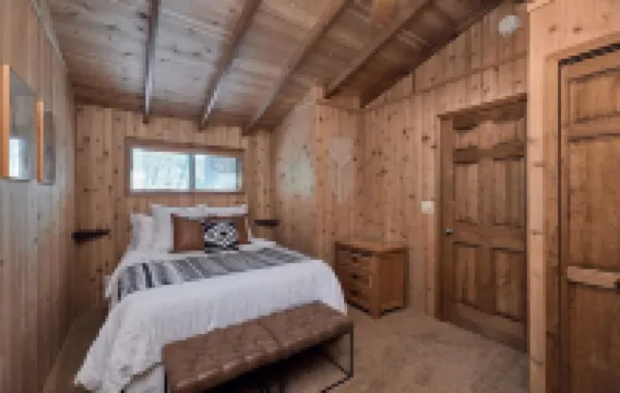 Luxury, Lakefront Chalet; Dock, Grills, Sasquatch & Firepits with a view