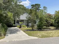 “The Almost” A dog friendly, beach getaway Hotels in Smithville