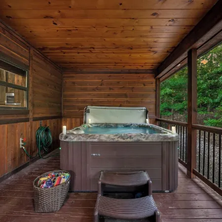 Family Retreat, 3 King Suites, Wine, Playground, Hot Tub, Fire Pit, Private!