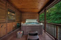 Family Retreat, 3 King Suites, Wine, Playground, Hot Tub, Fire Pit, Private!