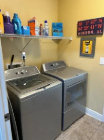 Auburn First Floor Condo. Walking Distance To Jordan Hare and Auburn Arena