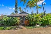 3Br Loft Beach Bungalow + Bikes & Pickleball Gear