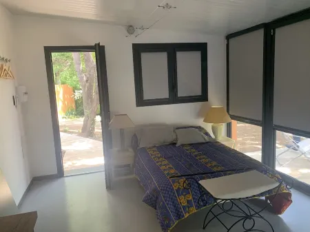 Studio Tout Equipé Dans Résidence Particulière en Plein Centre de Draguignan Отели в г. Драгиньян