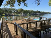 Waterfront Dog-Friendly Lake Home, Cozy Decks and Wood Stove - 4-stjärniga