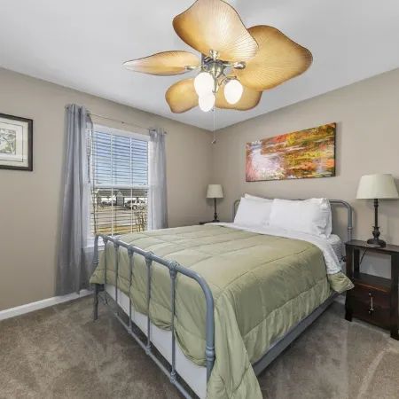 O'Fallon Edge Oasis- 4bd/3bt, Wooded Backyard, Office, Great Family Getaway