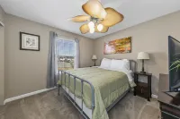 O'Fallon Edge Oasis- 4bd/3bt, Wooded Backyard, Office, Great Family Getaway Hotels in O'Fallon