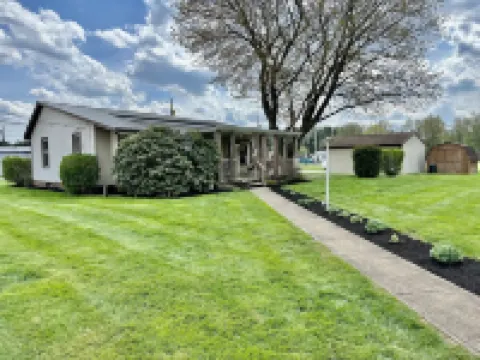 House 300 yards from Lake Logan! A few miles from Hocking Hills State Park!